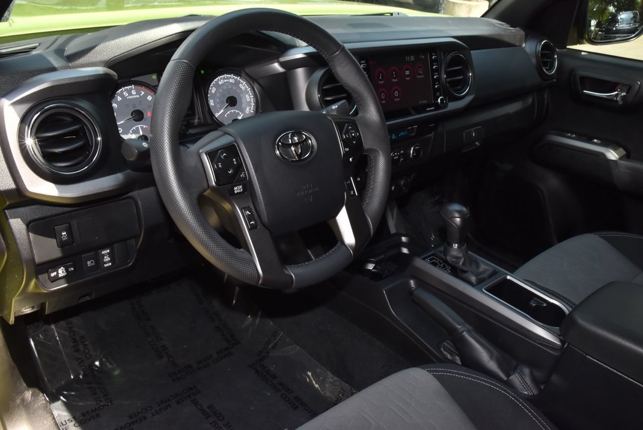 Used 2023 Toyota Tacoma TRD Off-Road w/ Technology Package AWD/4WD image 33