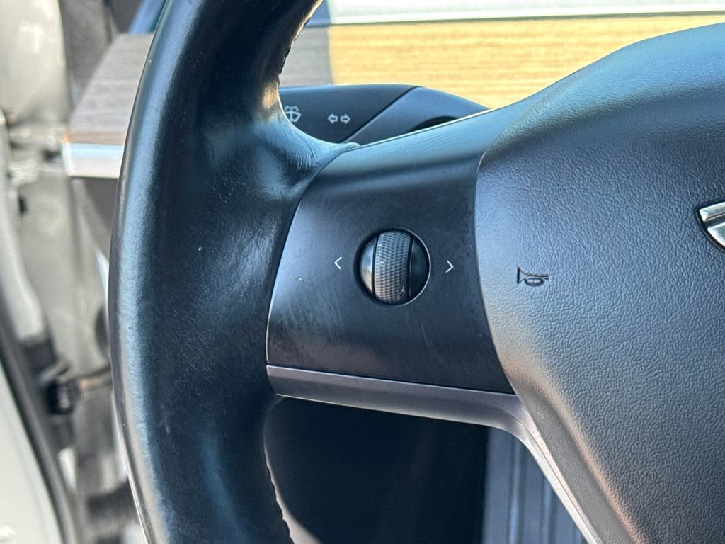 Used 2018 Tesla Model 3 image 19