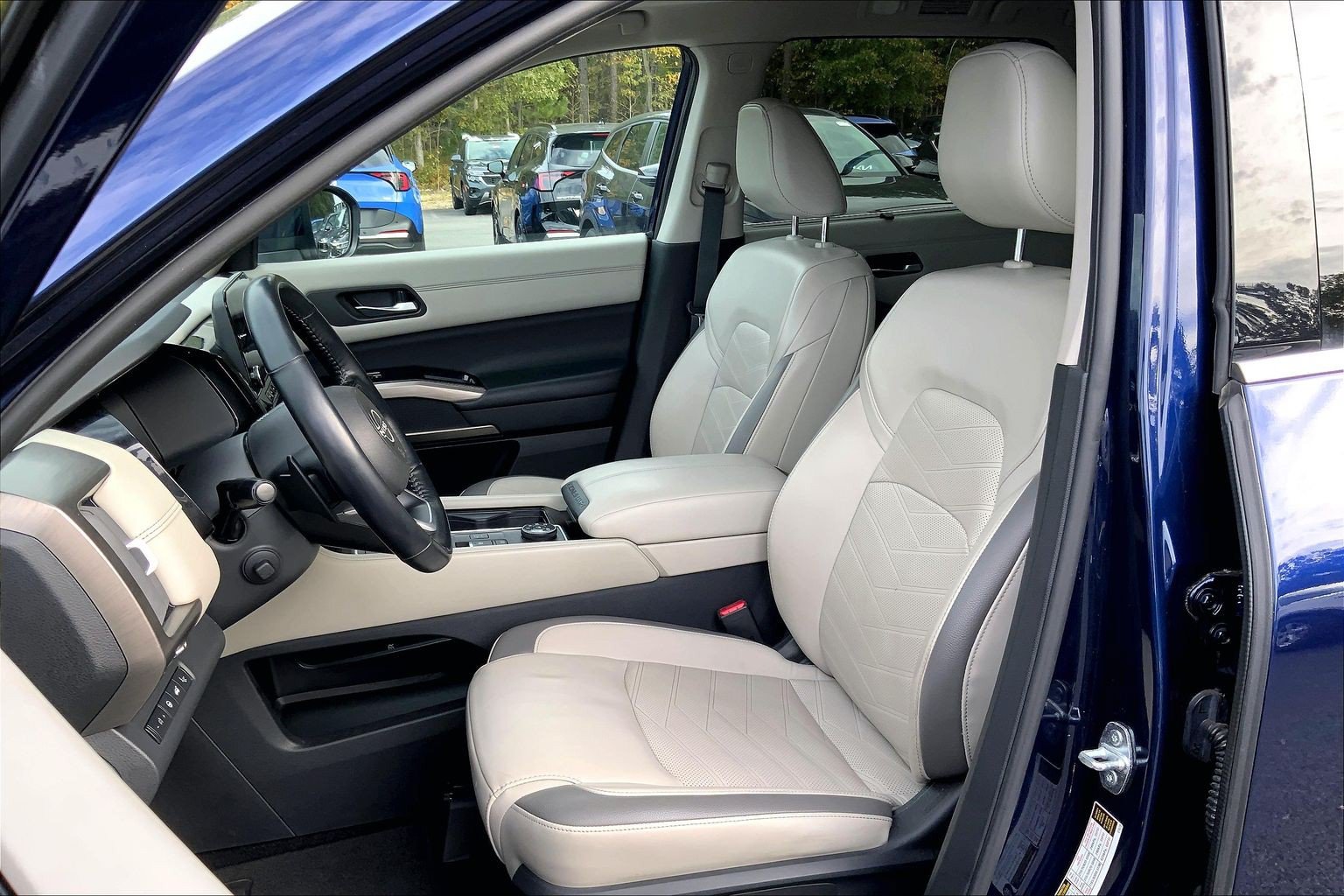 Used 2022 Nissan Pathfinder Platinum w/ Cargo Package AWD/4WD image 28