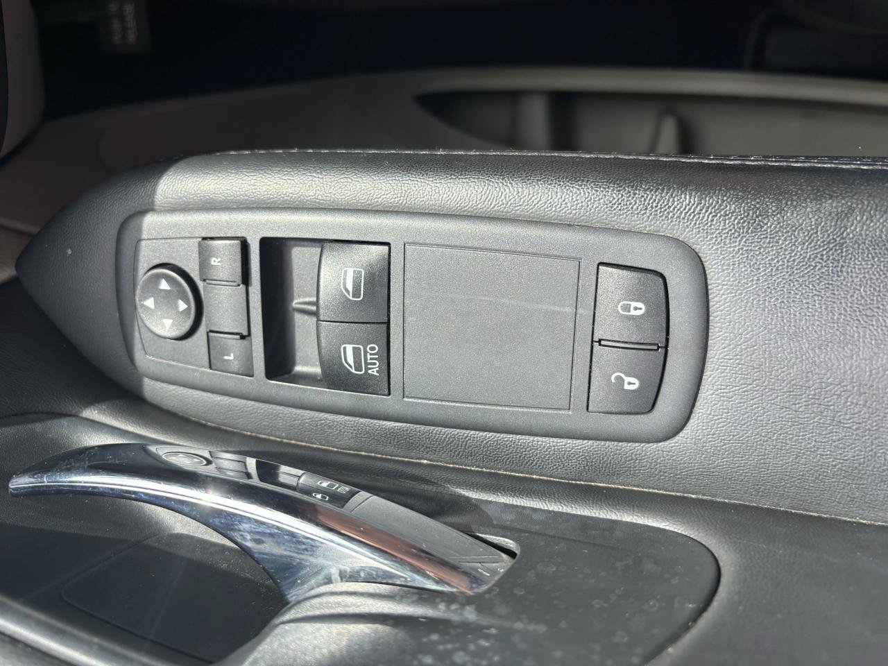 Used 2013 Dodge Grand Caravan SE FWD image 14