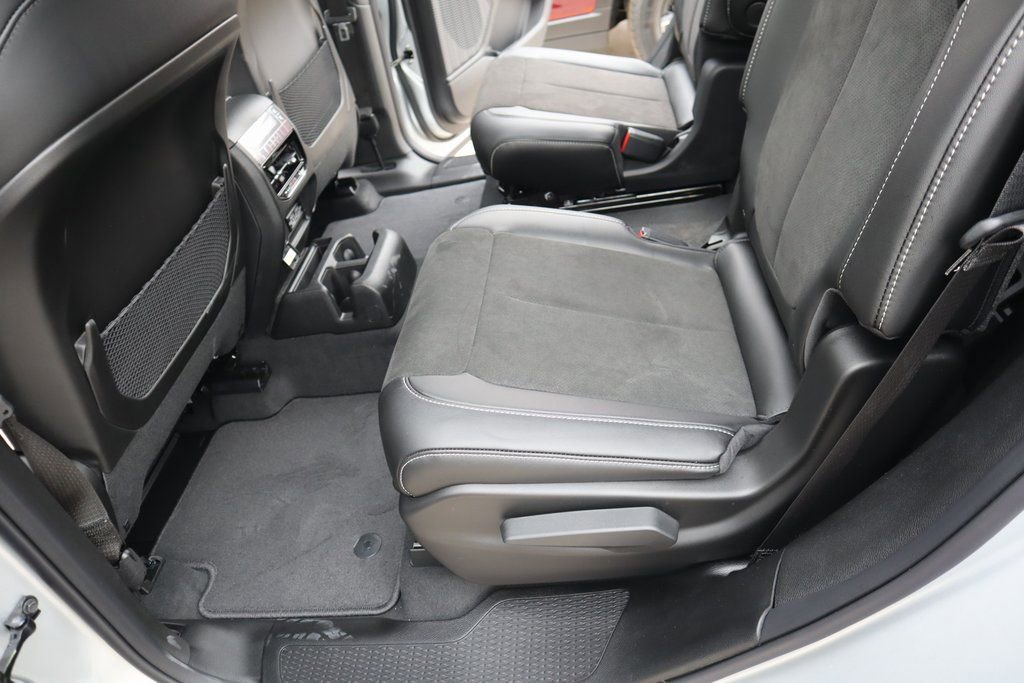 New 2025 Jeep Grand Cherokee L Altitude image 12