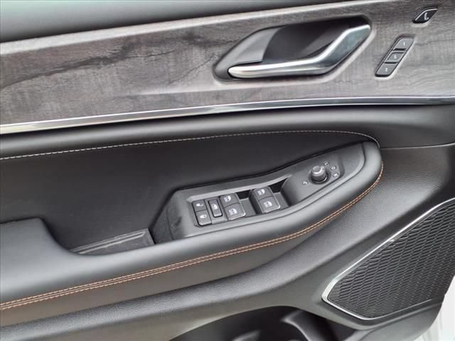 New 2025 Jeep Grand Cherokee L Overland w/ Advanced Protech Group III AWD/4WD image 12