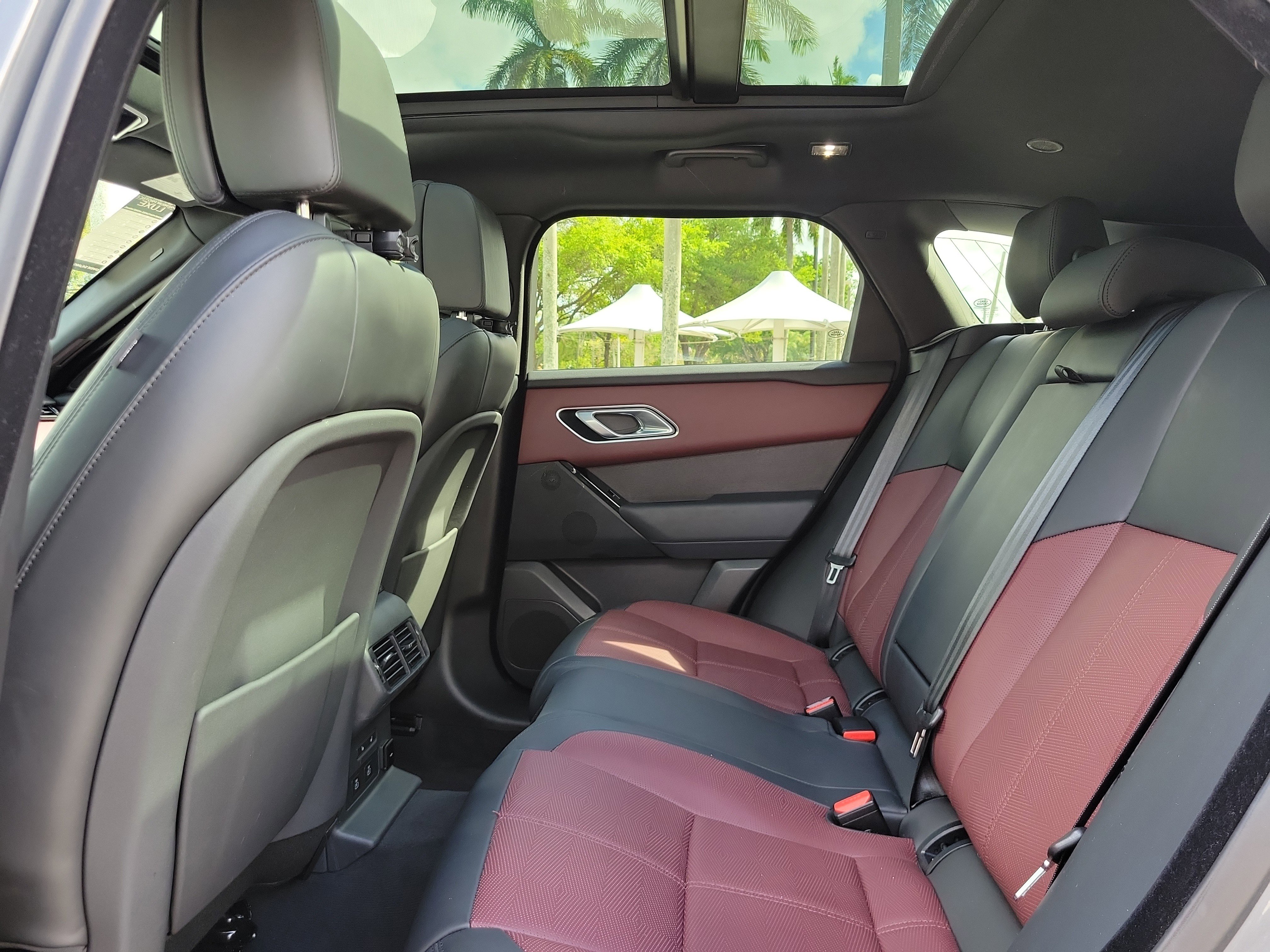 Used 2024 Land Rover Range Rover Velar Dynamic HSE image 12