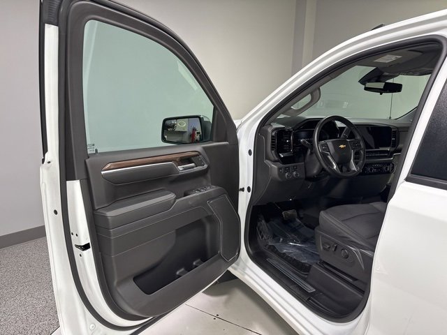 Used 2024 Chevrolet Silverado 1500 LT image 7