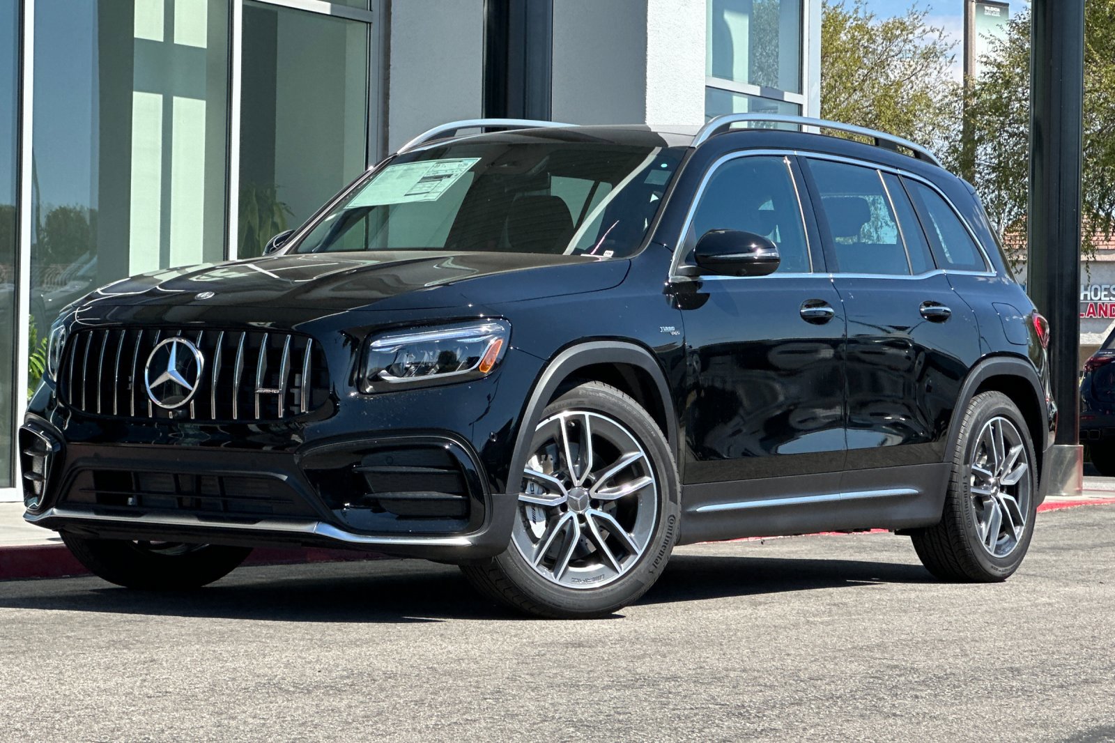 New 2025 Mercedes-Benz GLB 35 AMG 4MATIC image 2