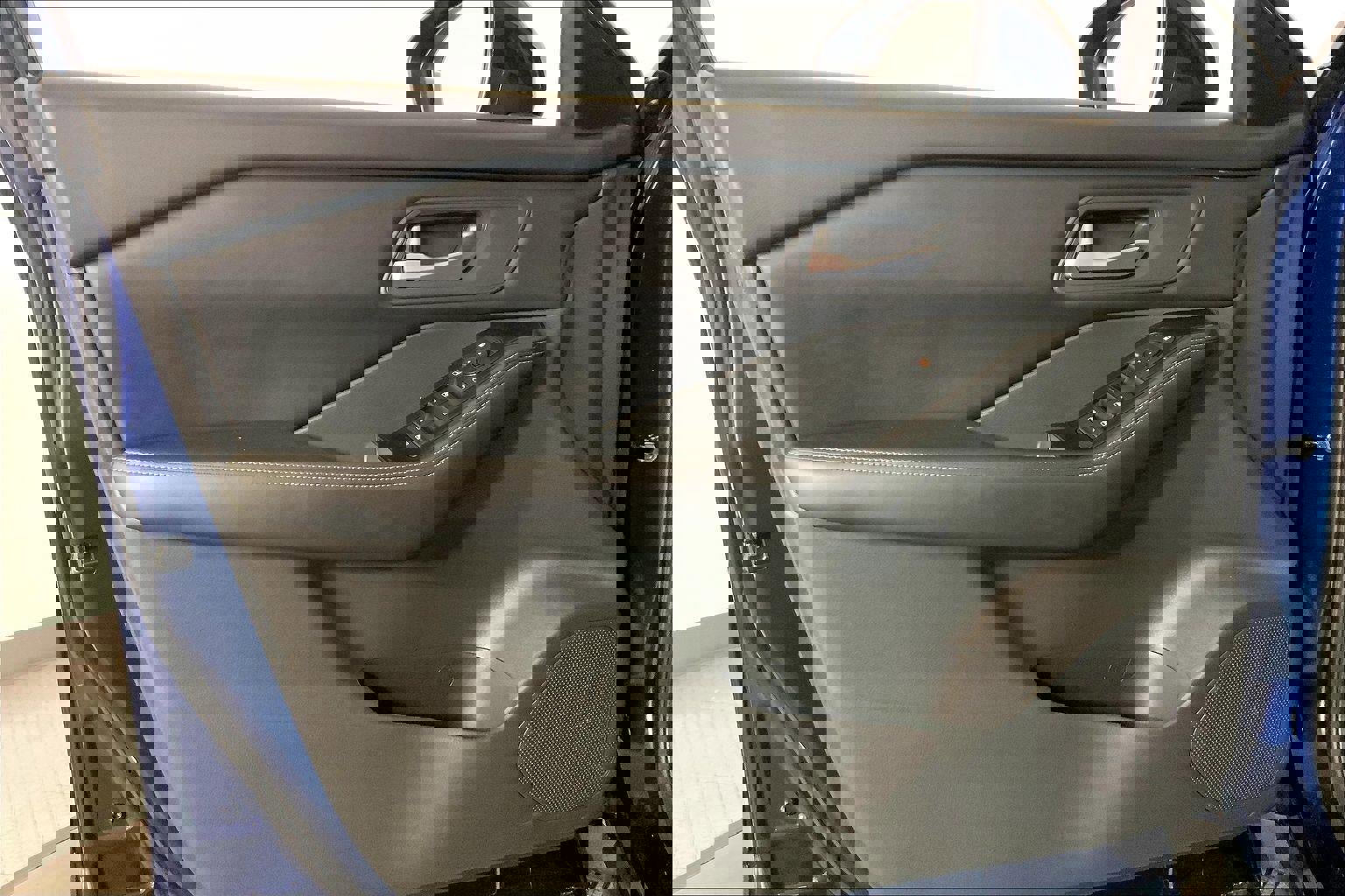 Used 2025 Nissan Rogue SV image 24