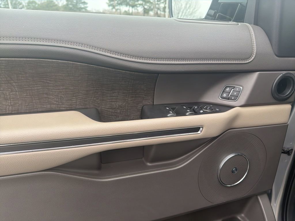 Used 2020 Ford Expedition Limited image 16