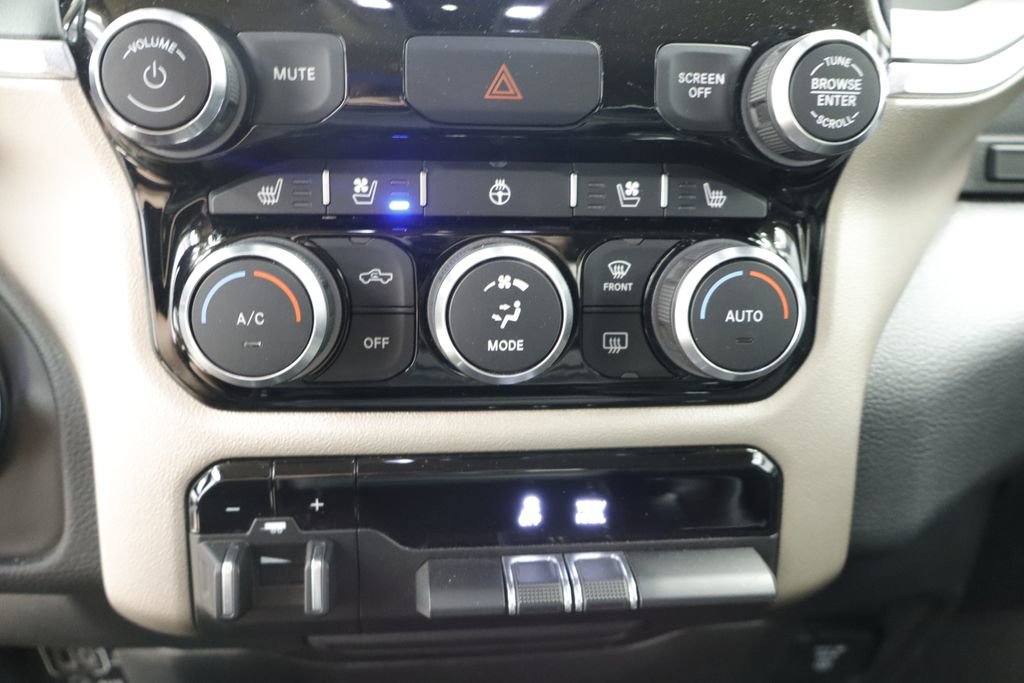 Used 2019 RAM 1500 Laramie AWD/4WD image 28
