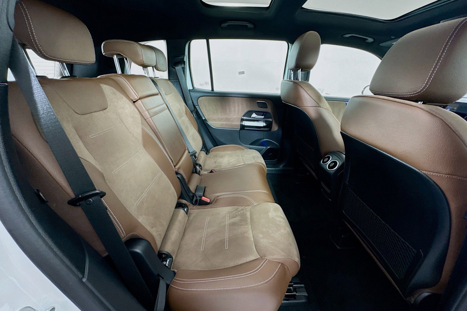 New 2025 Mercedes-Benz GLB 35 AMG 4MATIC image 25