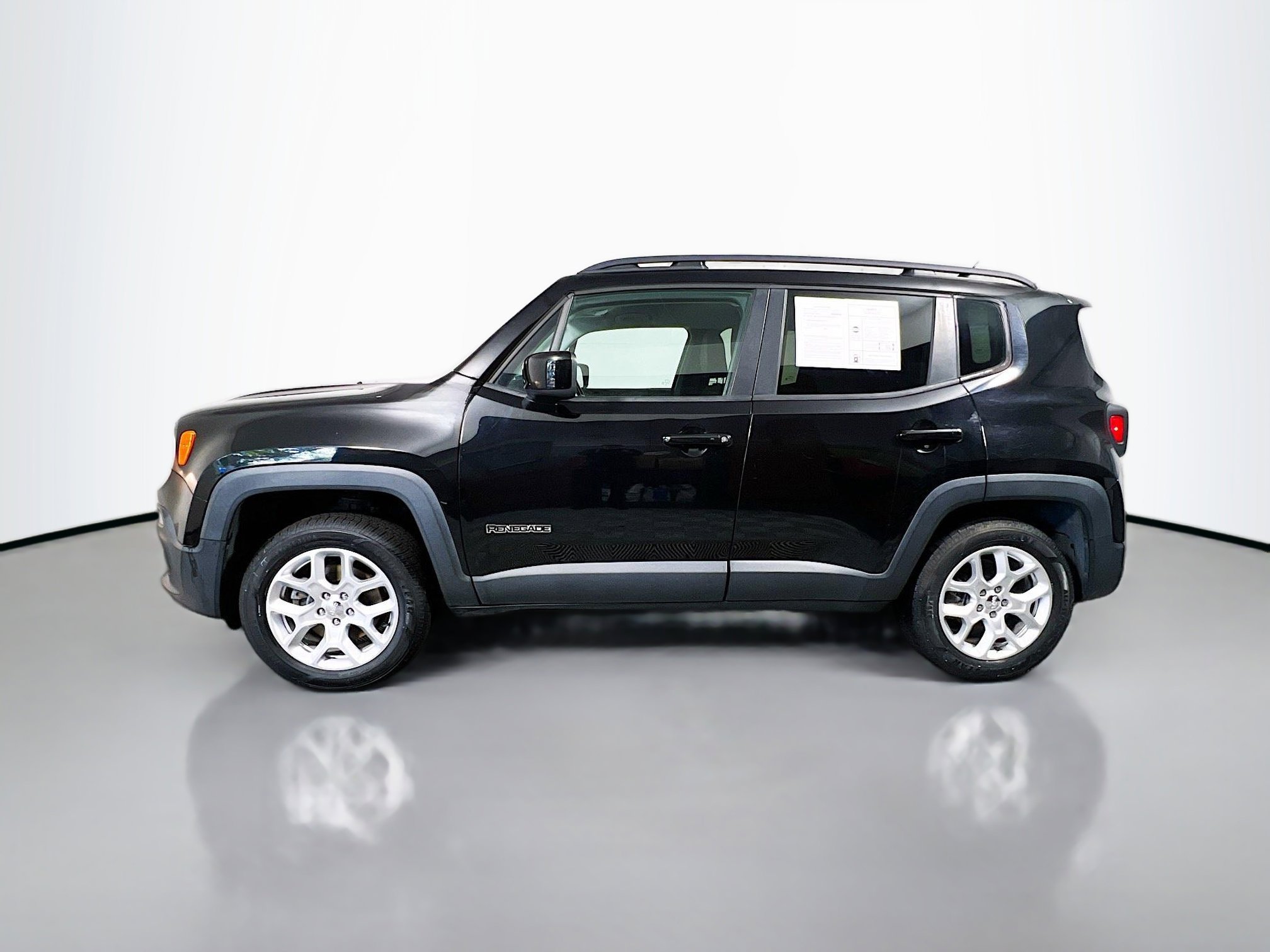 Used 2016 Jeep Renegade Latitude w/ Popular Equipment Group image 9