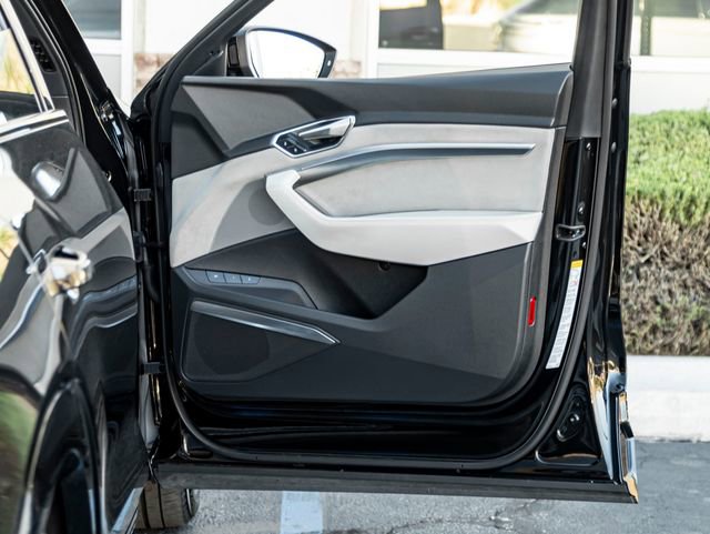 Used 2024 Audi Q8 e-tron Prestige w/ Prestige Package image 28