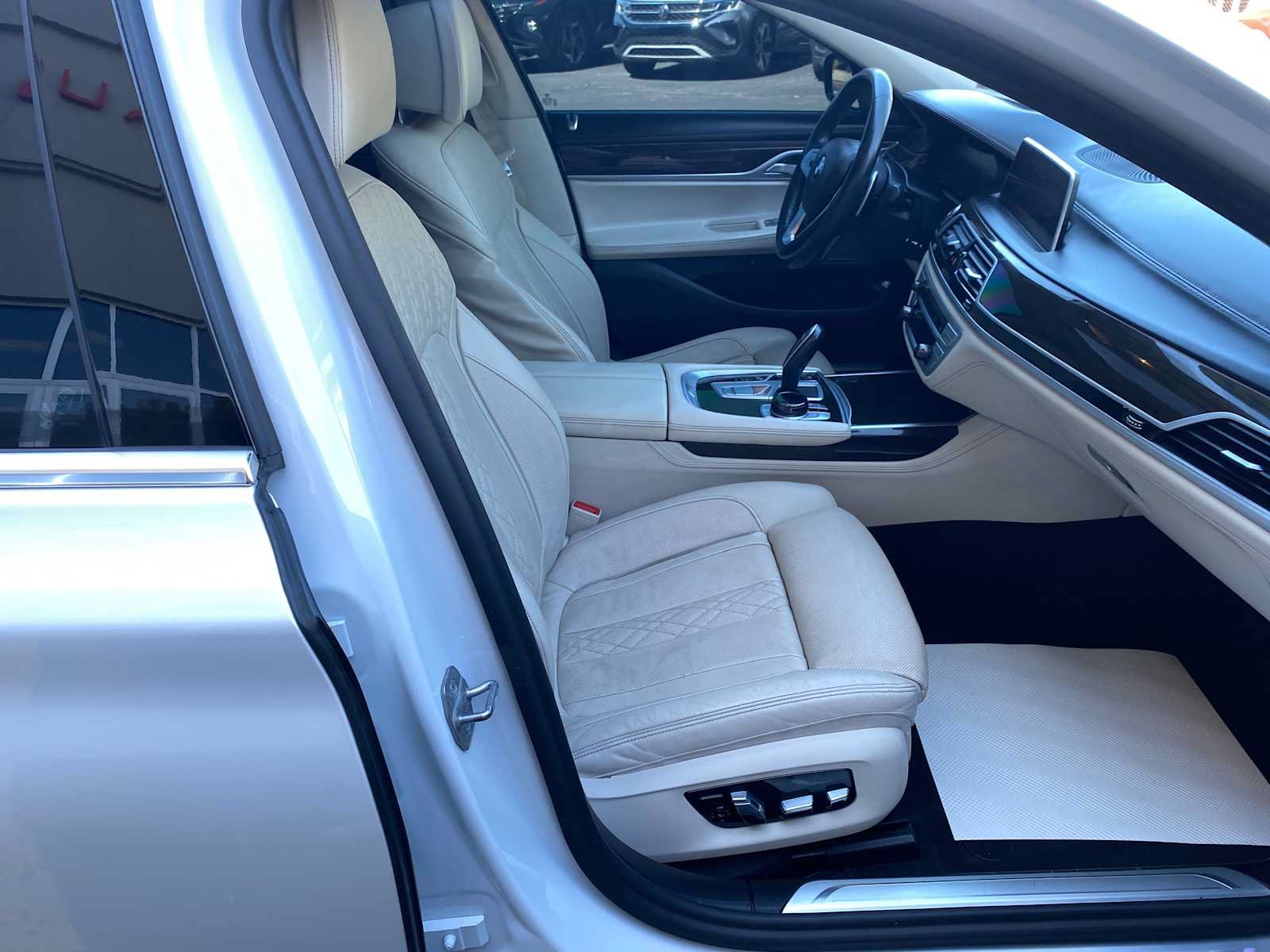 Used 2021 BMW 750i xDrive w/ Luxury Rear Seating Package AWD/4WD image 26