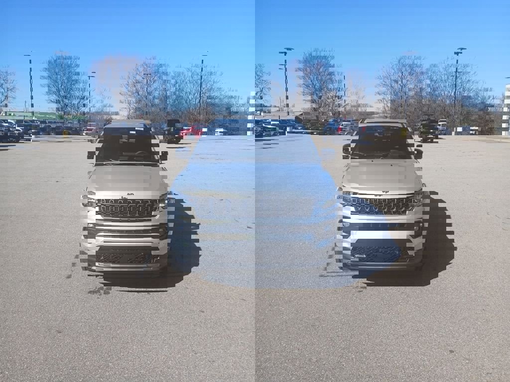 New 2026 Jeep Compass Latitude image 2