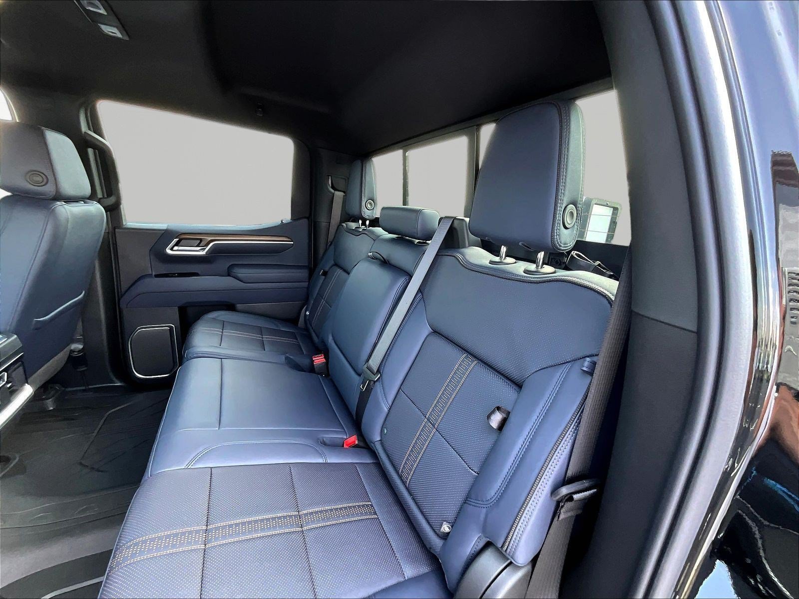 New 2026 Chevrolet Silverado 1500 High Country w/ High Country Premium Package AWD/4WD image 18