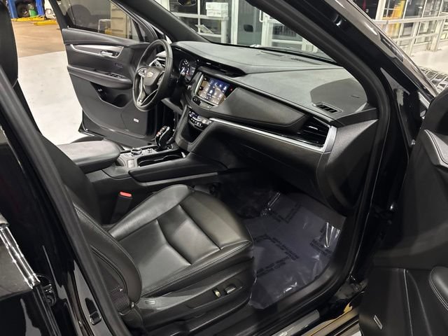 Certified 2025 Cadillac XT6 Luxury FWD image 35