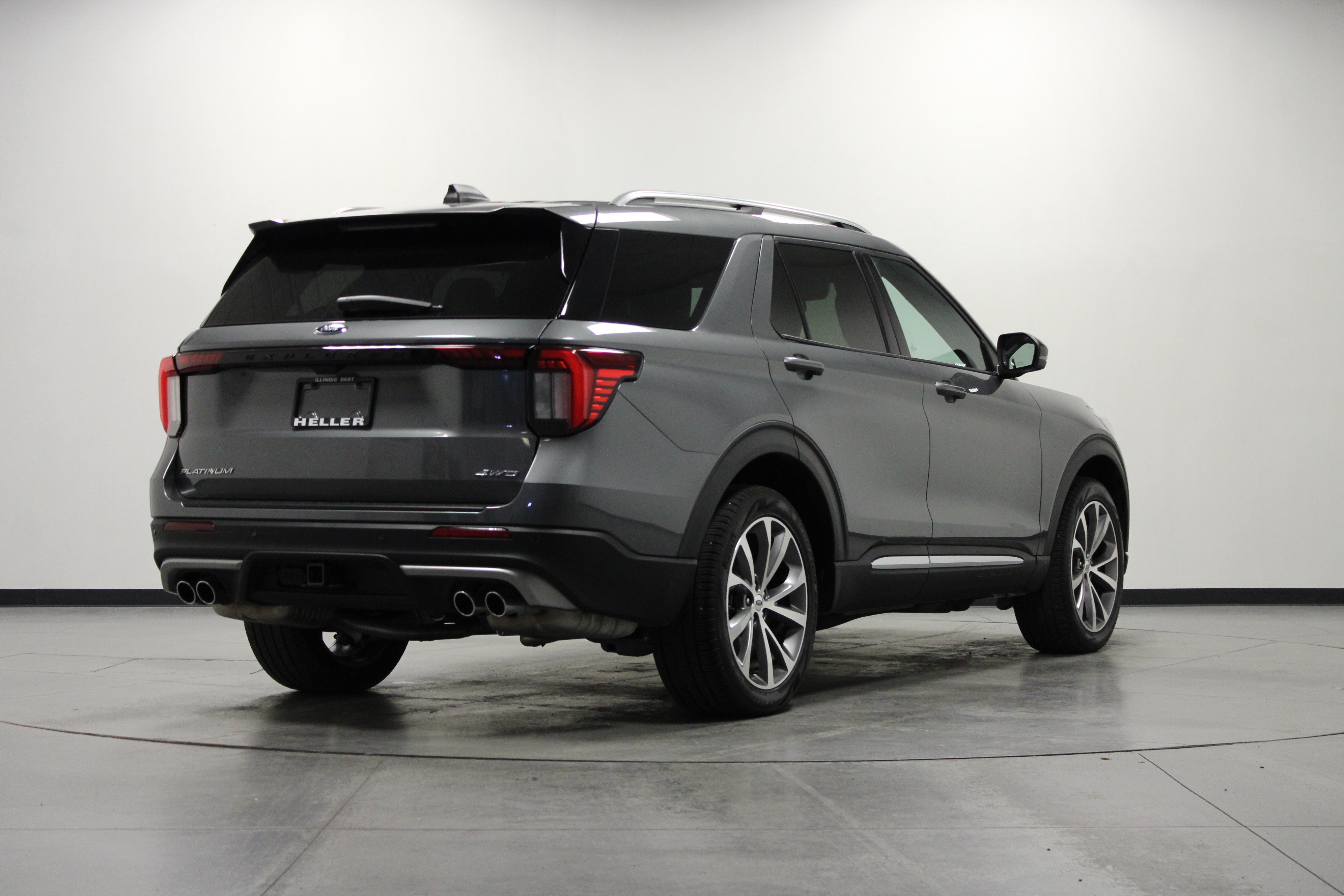 Used 2025 Ford Explorer Platinum w/ Ultimate Package AWD/4WD image 4