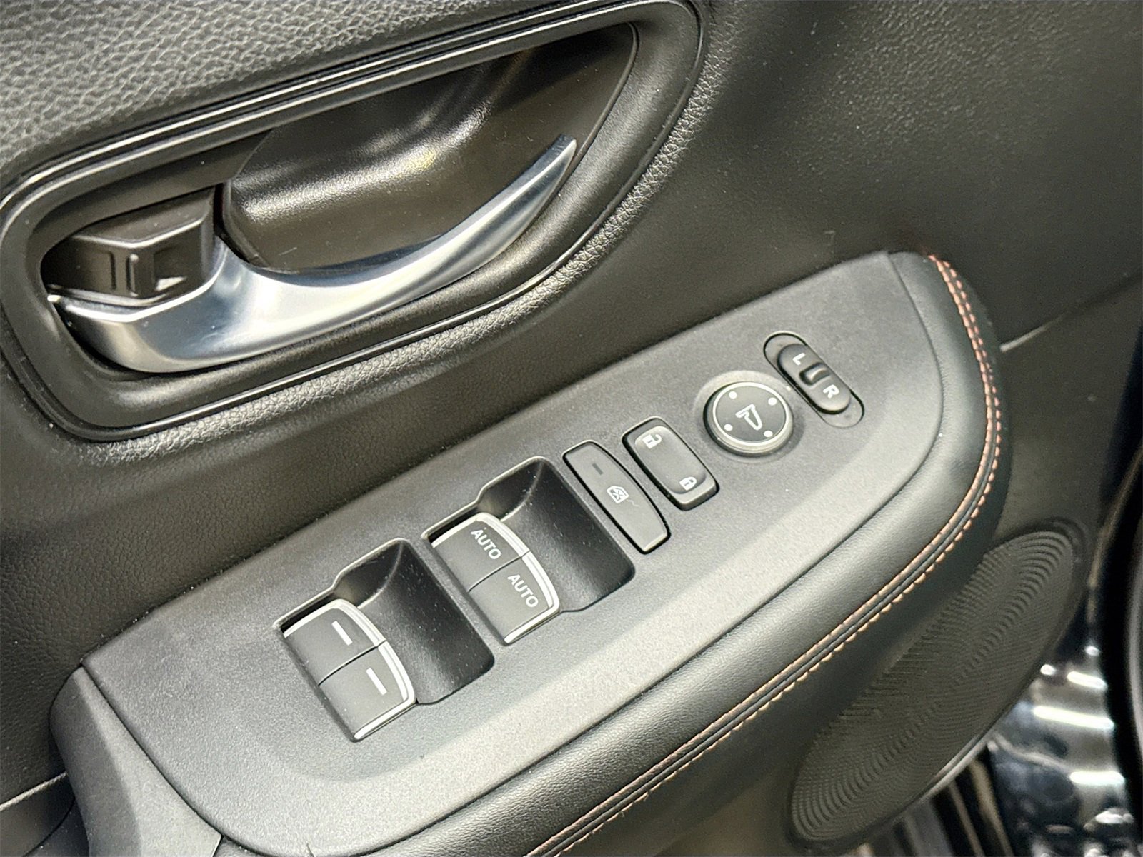 Used 2024 Honda HR-V Sport image 17