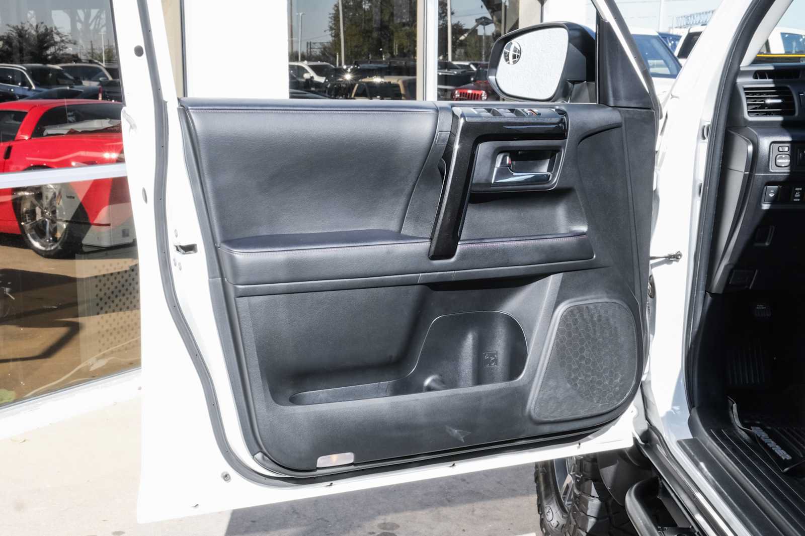 Used 2020 Toyota 4Runner Venture w/ Moonroof Package AWD/4WD image 32