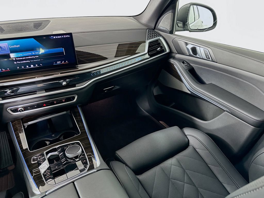 Used 2025 BMW X5 xDrive50e image 24