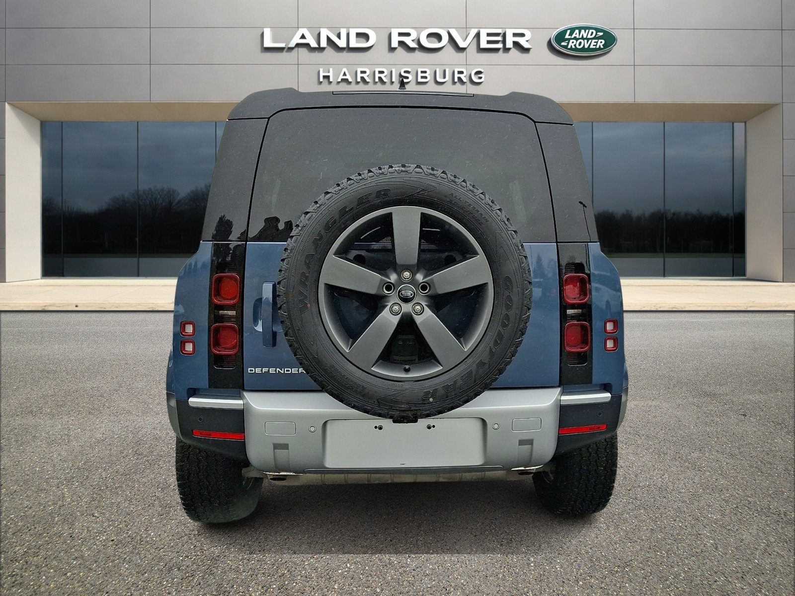 Used 2025 Land Rover Defender 110 S image 3