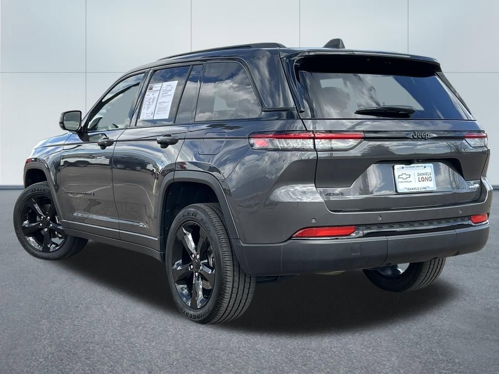 Used 2023 Jeep Grand Cherokee Altitude image 36
