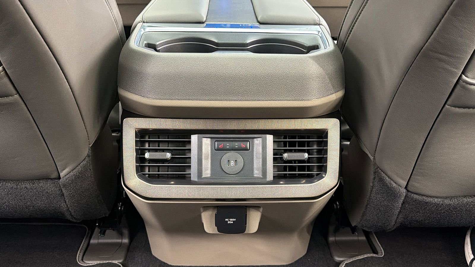 Used 2026 Ford F450 Platinum w/ Platinum Plus Package image 48