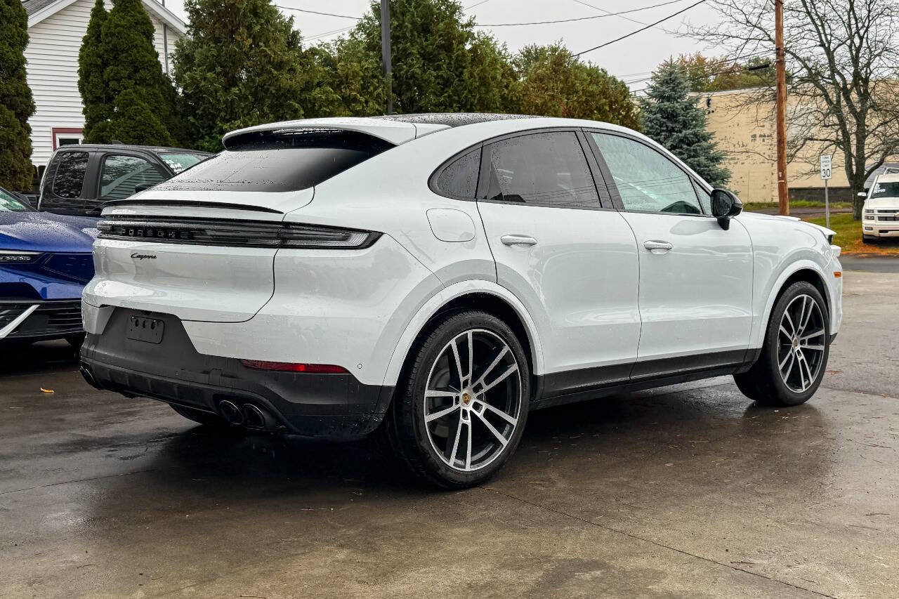 Used 2024 Porsche Cayenne Coupe image 3