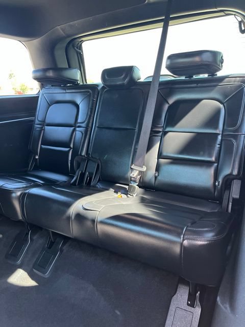 Used 2019 Lincoln Navigator Premiere AWD/4WD image 32