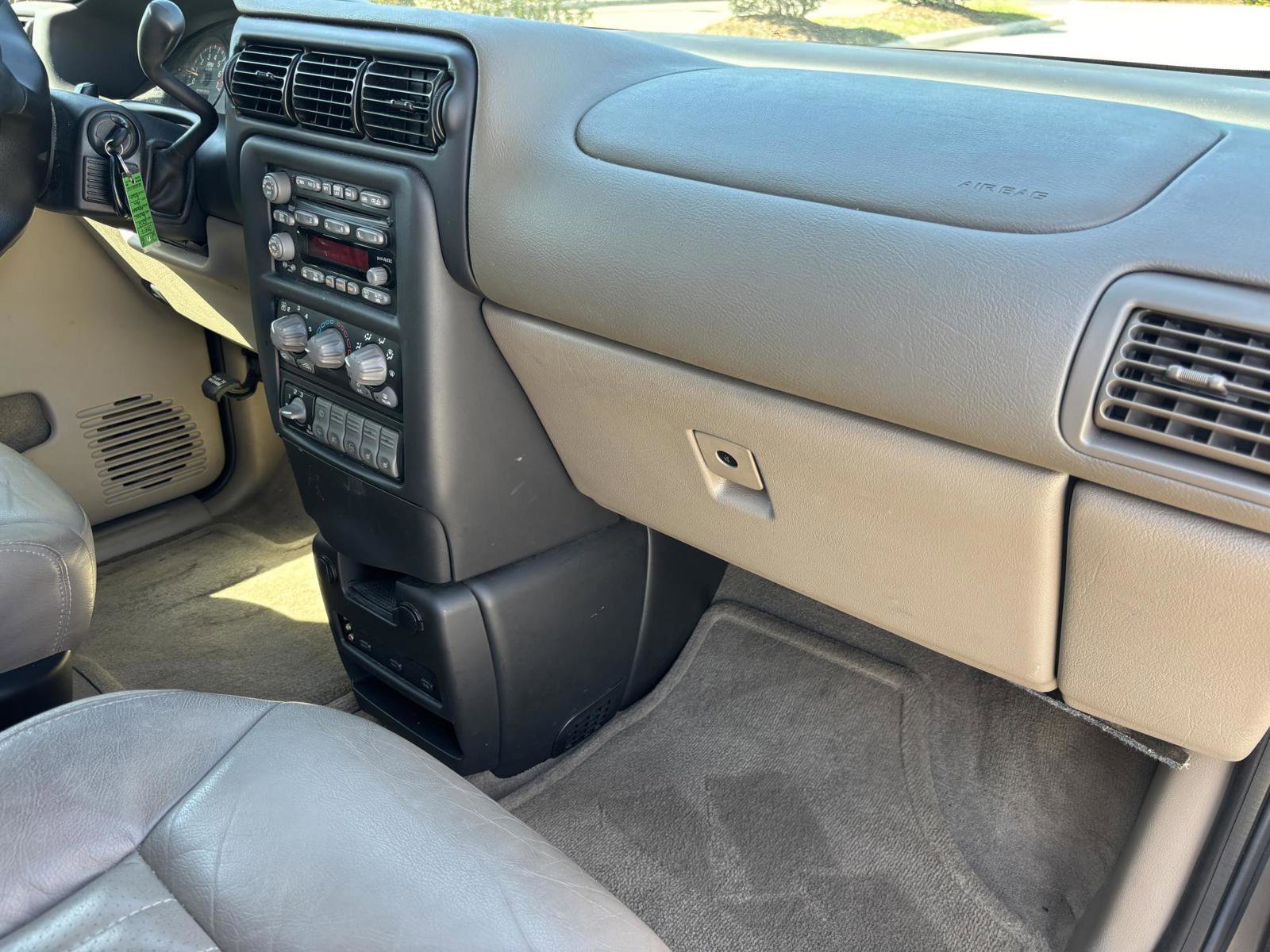 Used 2002 Pontiac Montana Extended w/ Premium Seating Pkg image 15