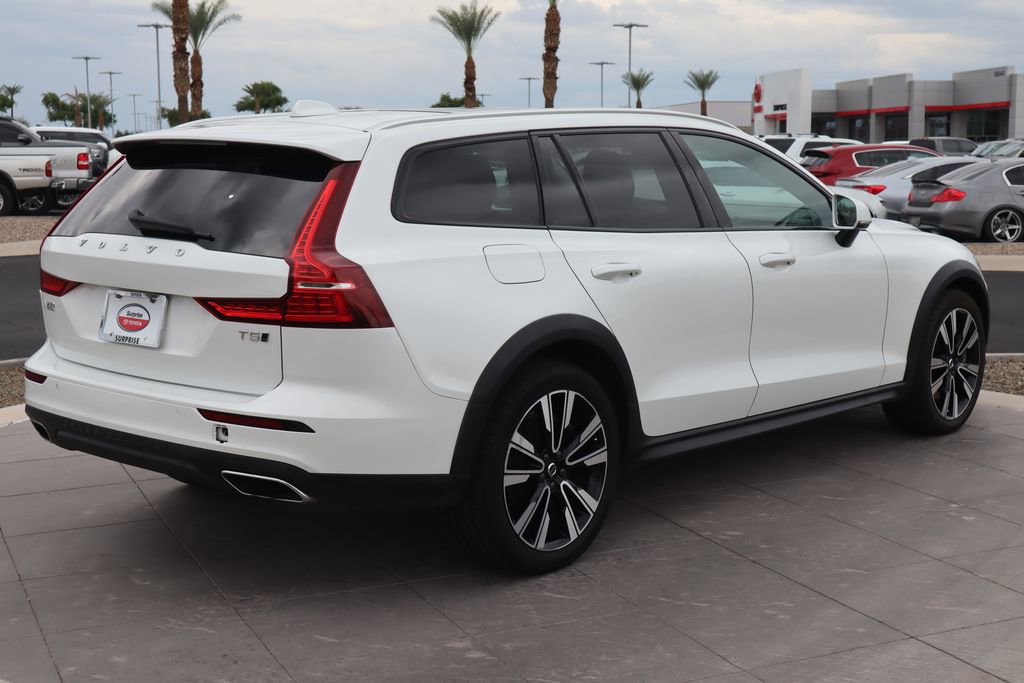 Used 2021 Volvo V60 T5 Cross Country image 5