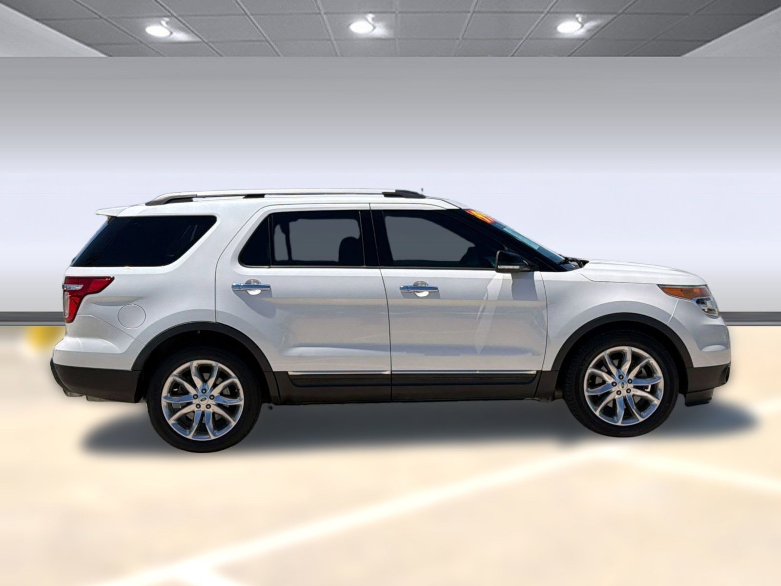 Used 2015 Ford Explorer XLT w/ Equipment Group 202B FWD image 8