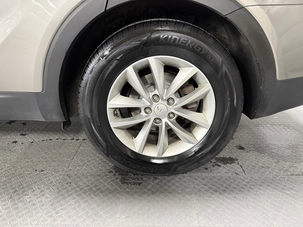 Used 2018 Kia Sorento LX image 7