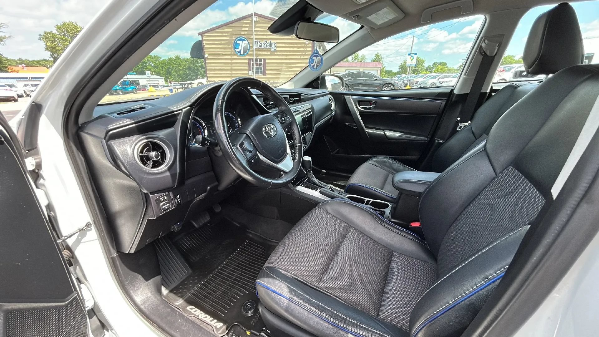 Used 2017 Toyota Corolla SE FWD image 13
