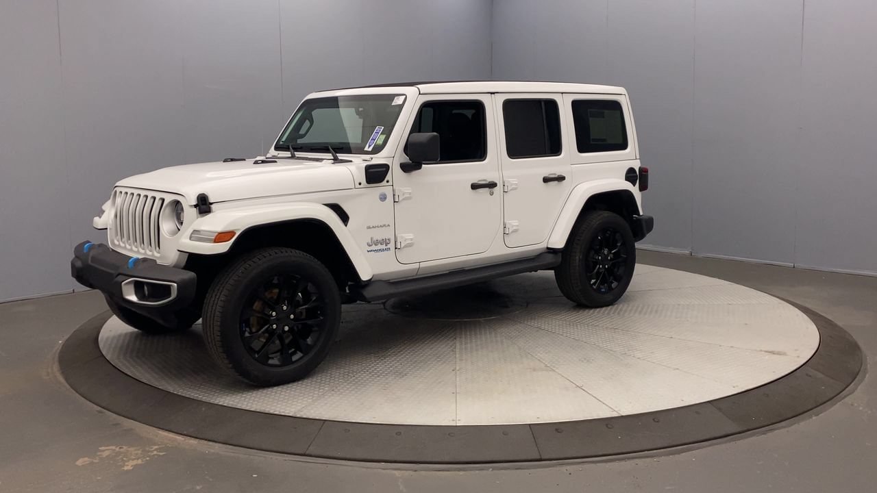 Used 2022 Jeep Wrangler Unlimited Sahara w/ Cold Weather Group AWD/4WD image 9