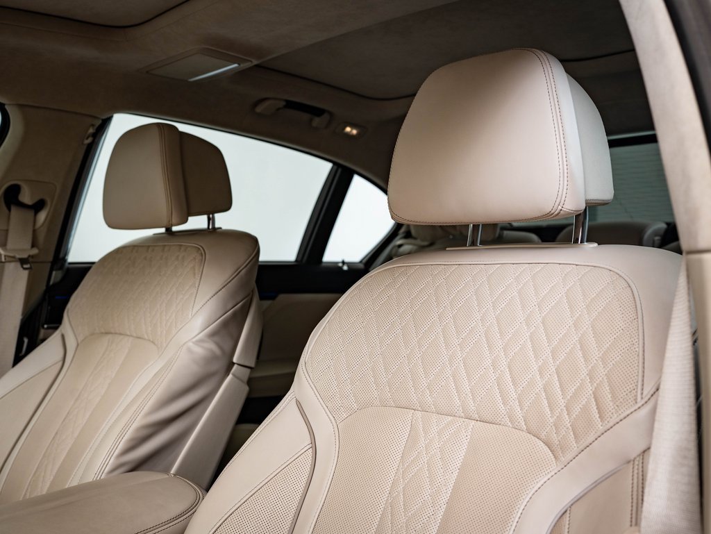 Used 2022 BMW M760i xDrive w/ Luxury Rear Seating Package image 21