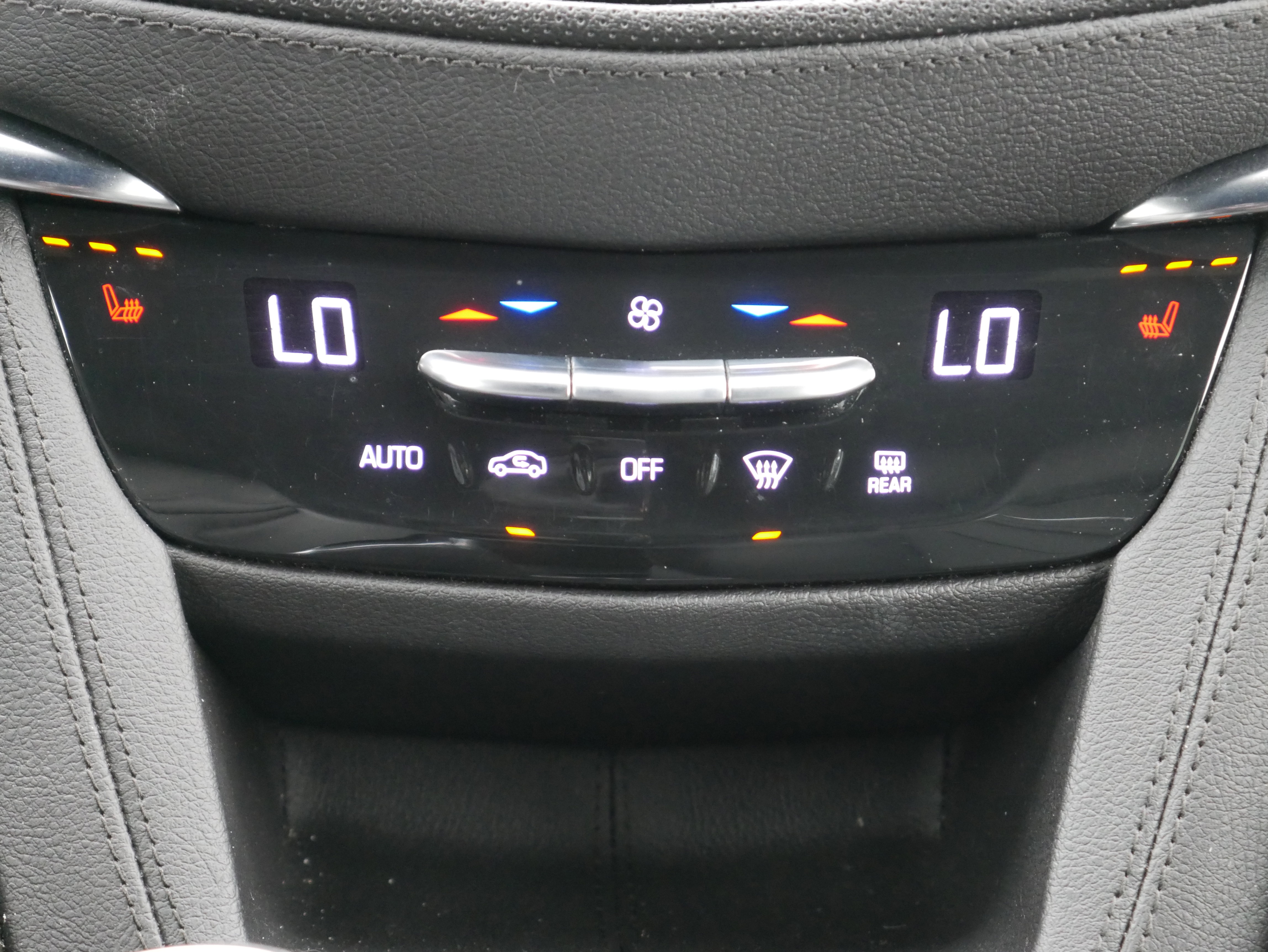 Certified 2020 Cadillac XT5 Premium Luxury w/ LPO, Floor Liner Package image 20