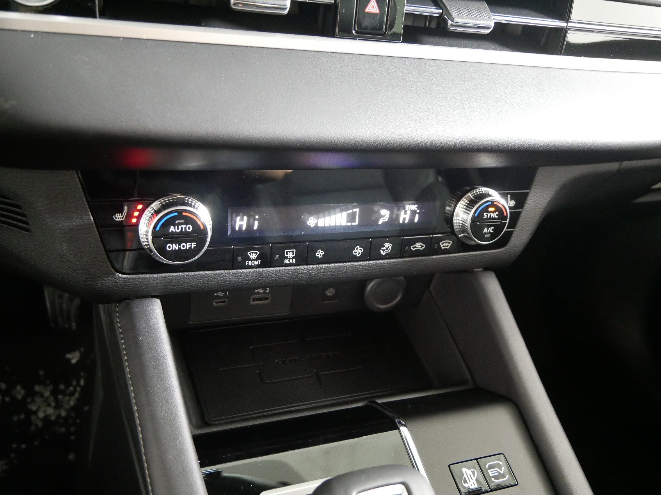 New 2025 Mitsubishi Outlander SE image 7