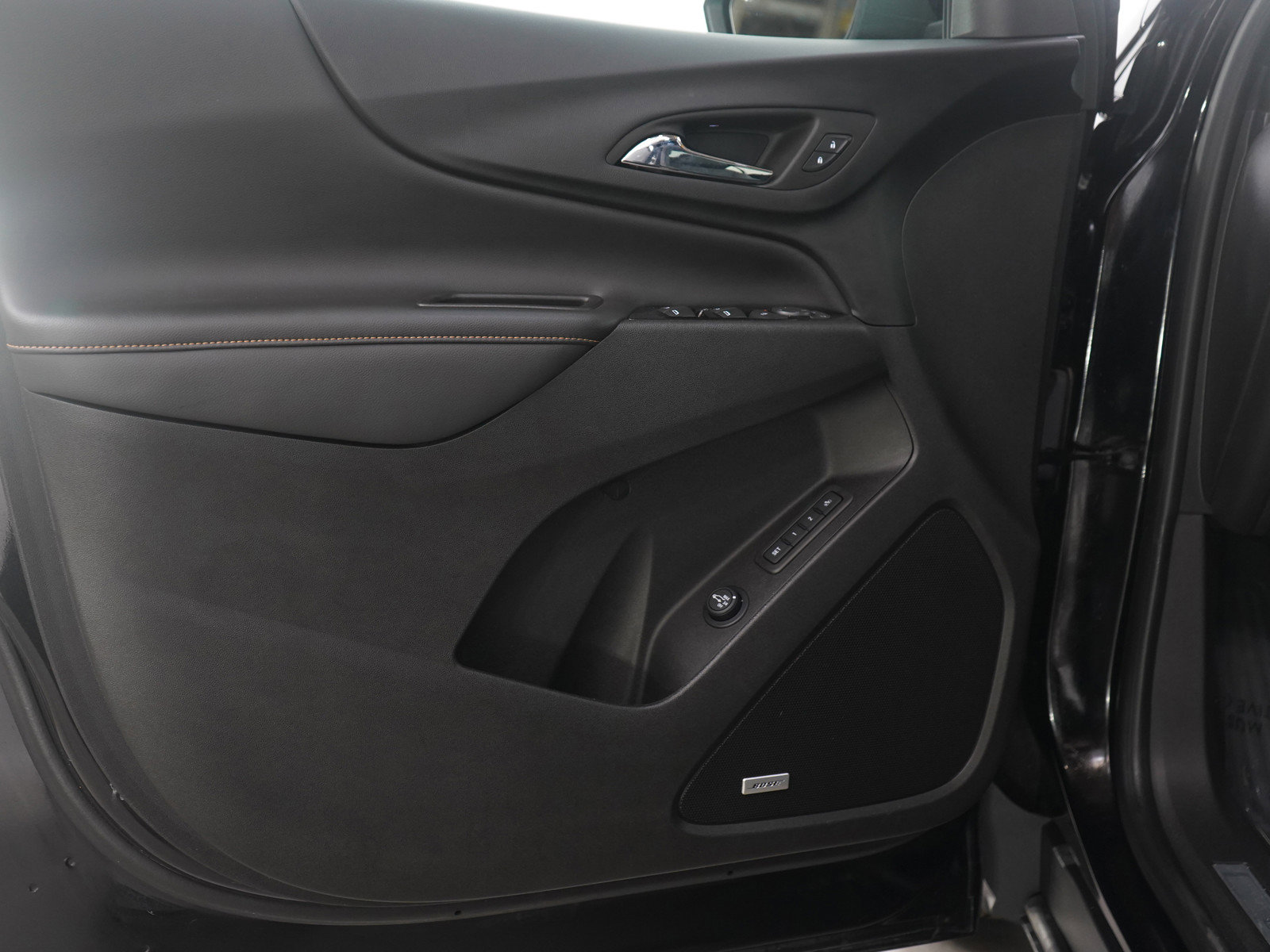 Used 2023 Chevrolet Equinox Premier AWD/4WD image 19
