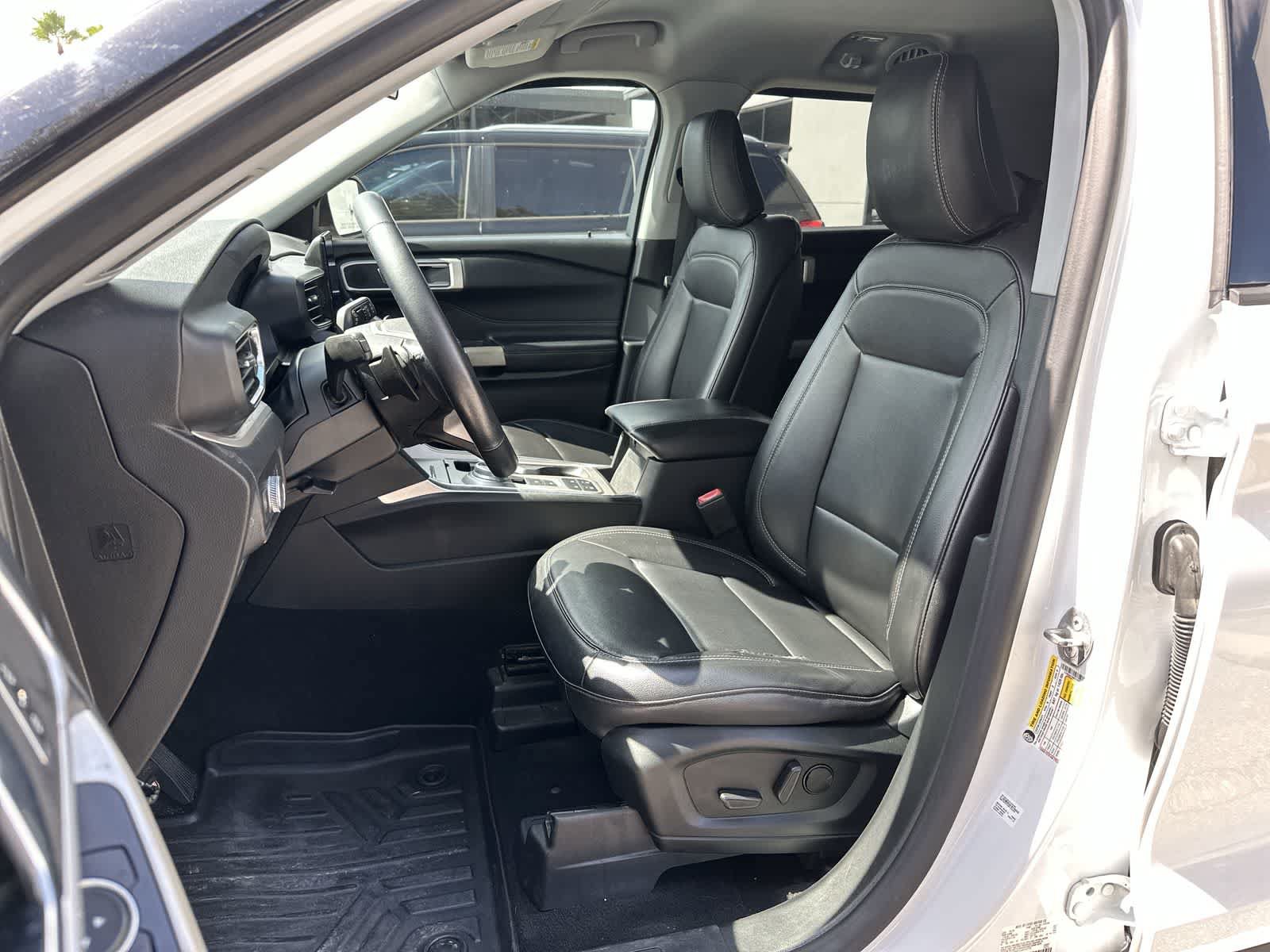 Used 2020 Ford Explorer XLT w/ Equipment Group 202A RWD image 3