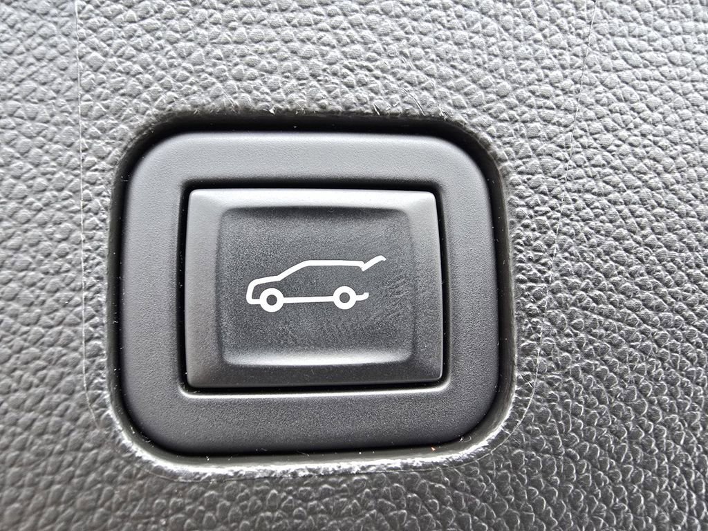 Used 2023 Buick Enclave Essence w/ LPO, Touring Package image 19