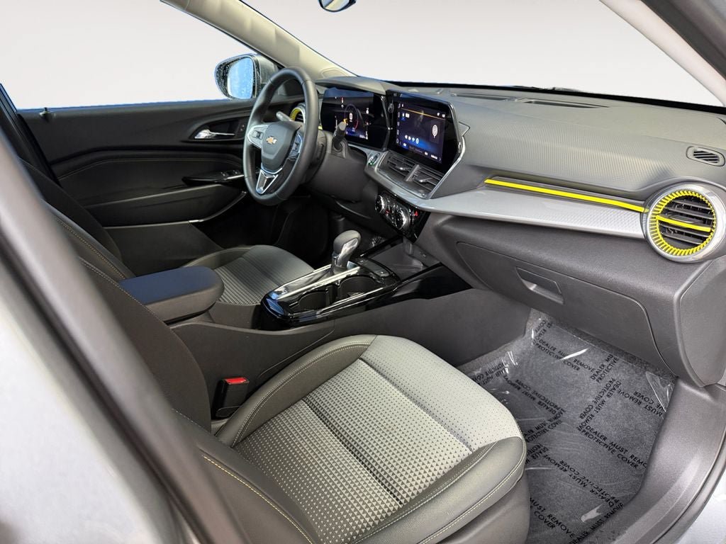 Used 2024 Chevrolet Trax LT w/ Sunroof Package FWD image 26