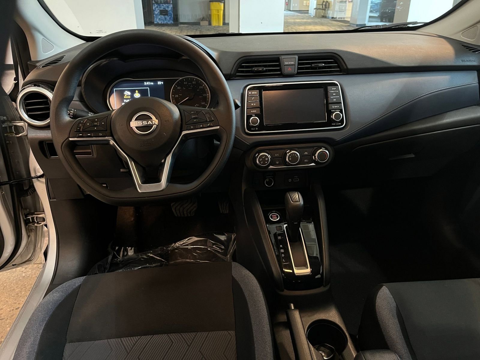 Used 2025 Nissan Versa SV image 33
