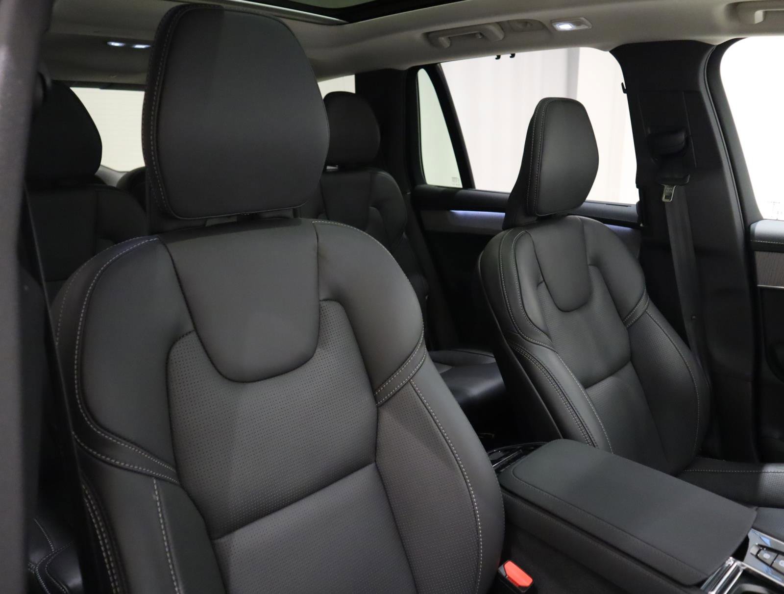 Used 2025 Volvo XC90 T8 Ultra w/ Protection Package Premier AWD/4WD image 16