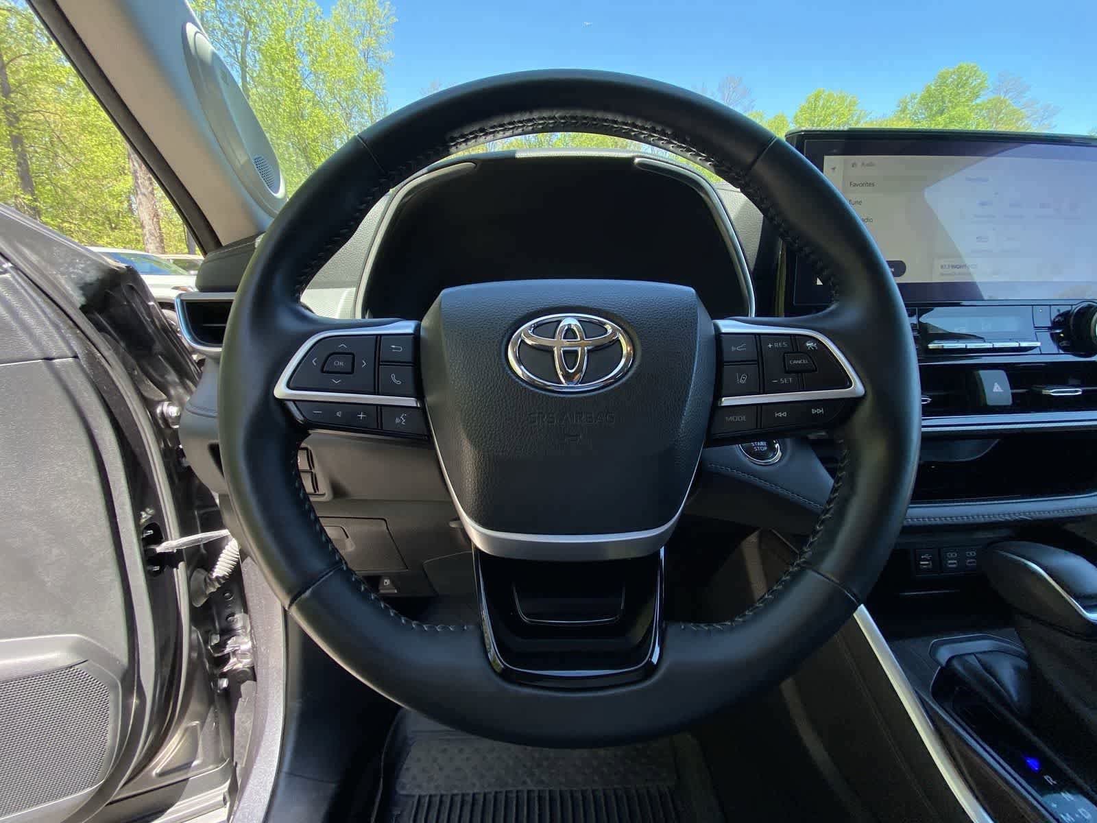 Used 2023 Toyota Highlander Platinum AWD/4WD image 60