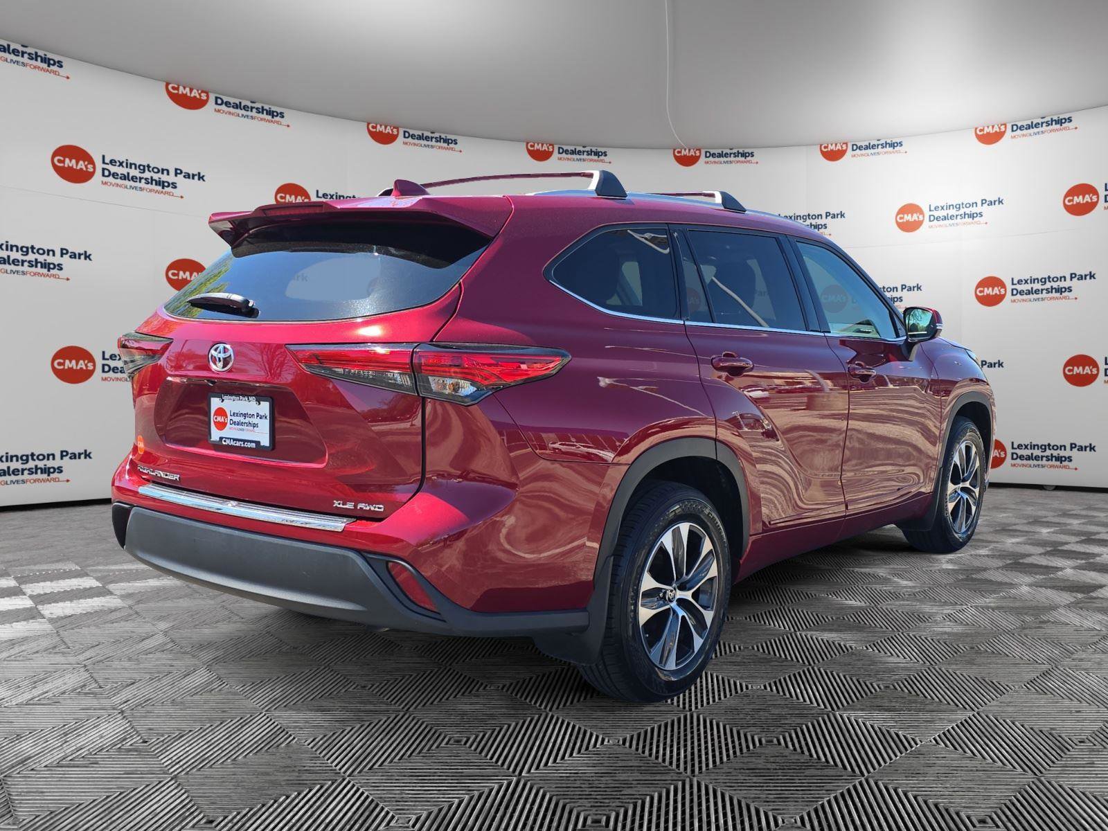 Used 2022 Toyota Highlander XLE image 7