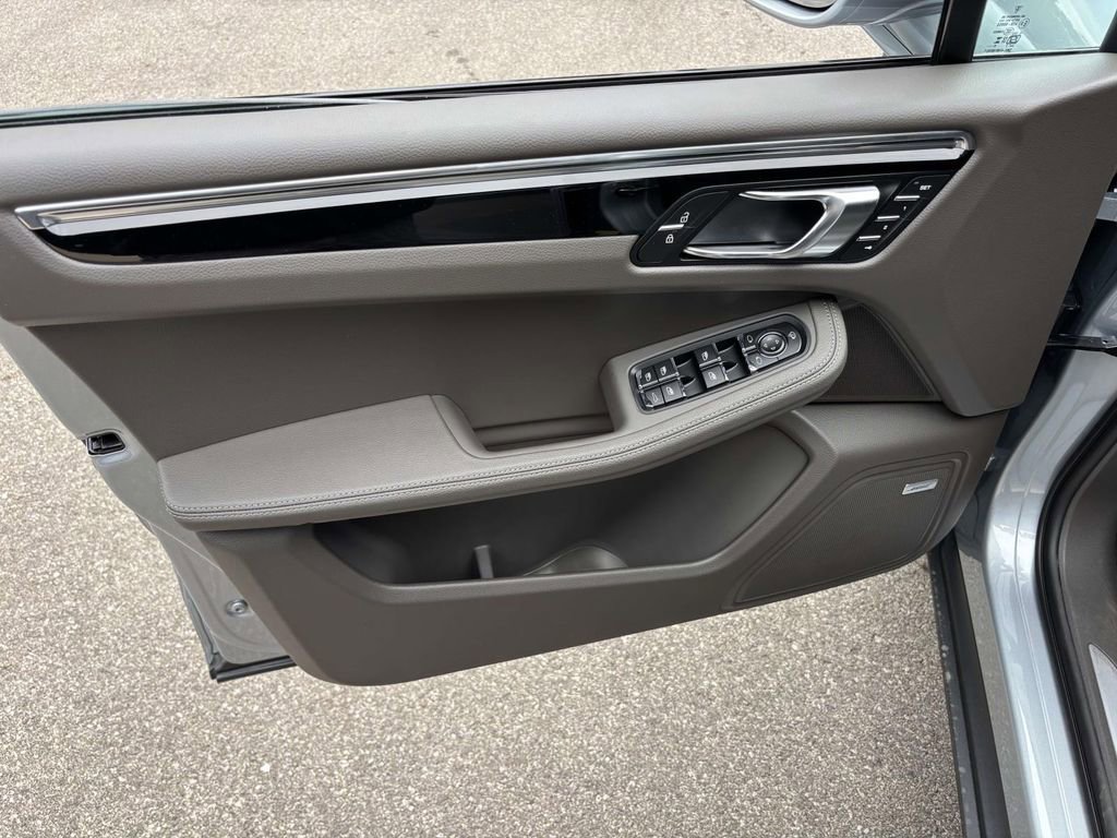 New 2026 Porsche Macan S image 23