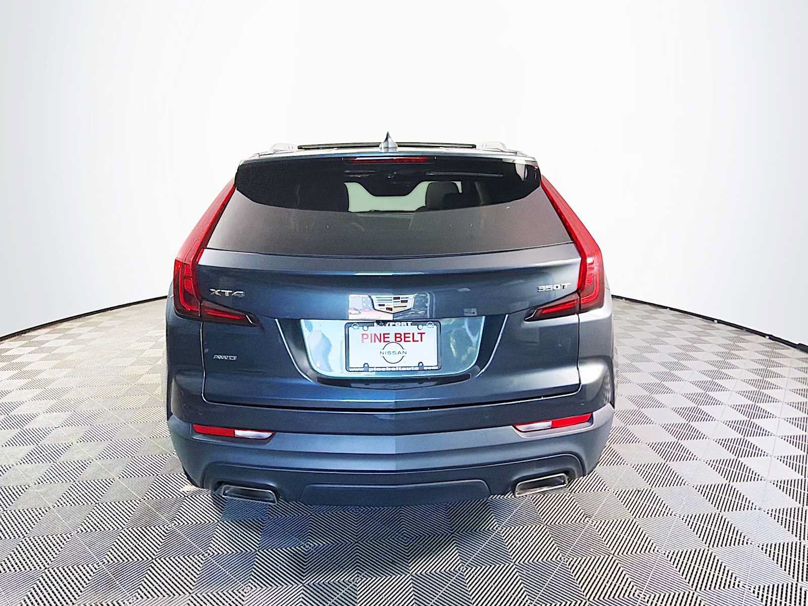 Used 2021 Cadillac XT4 Luxury w/ Cold Weather Package AWD/4WD image 5
