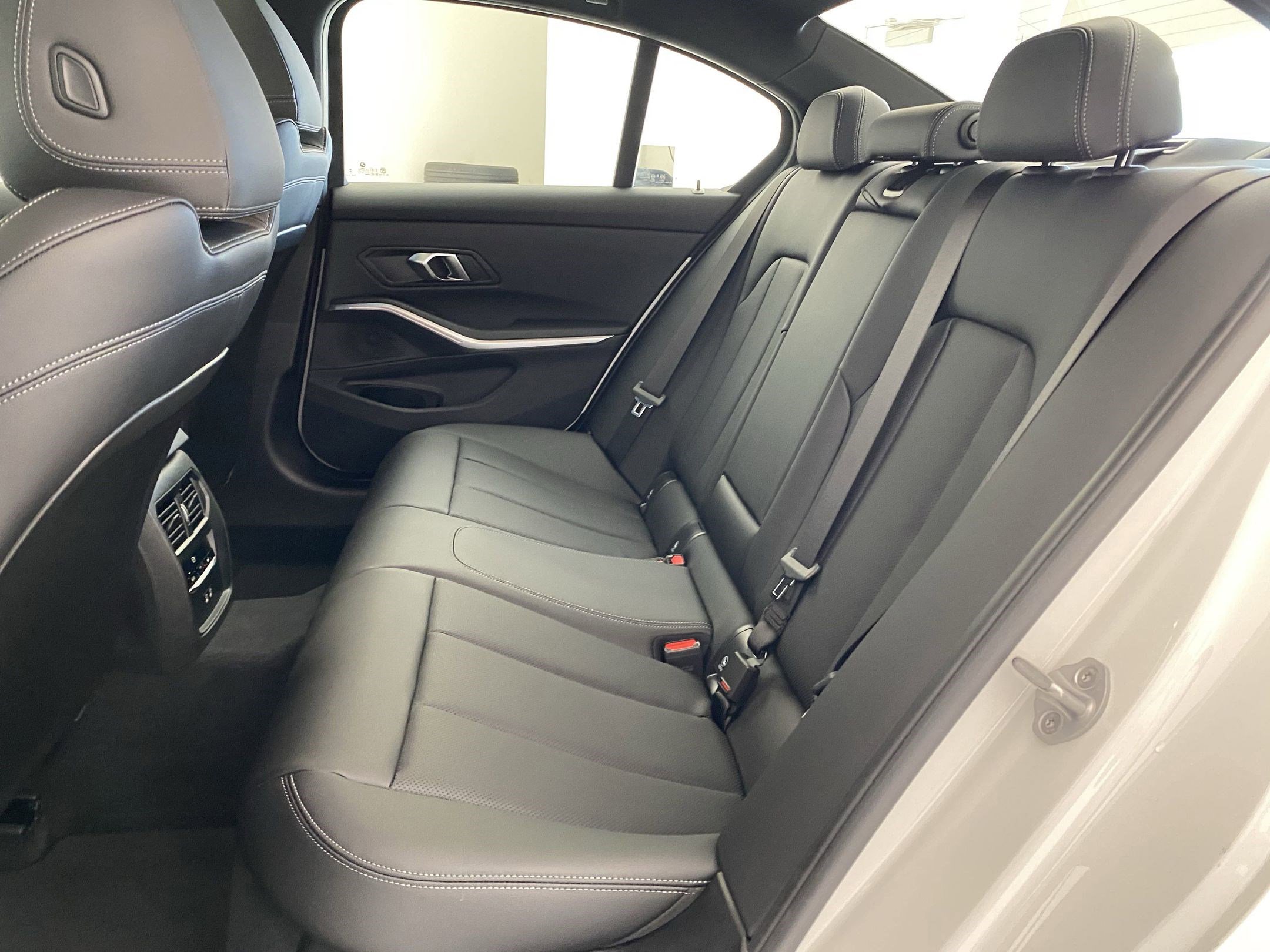 Used 2025 BMW 330i xDrive Sedan w/ M Sport Package image 13