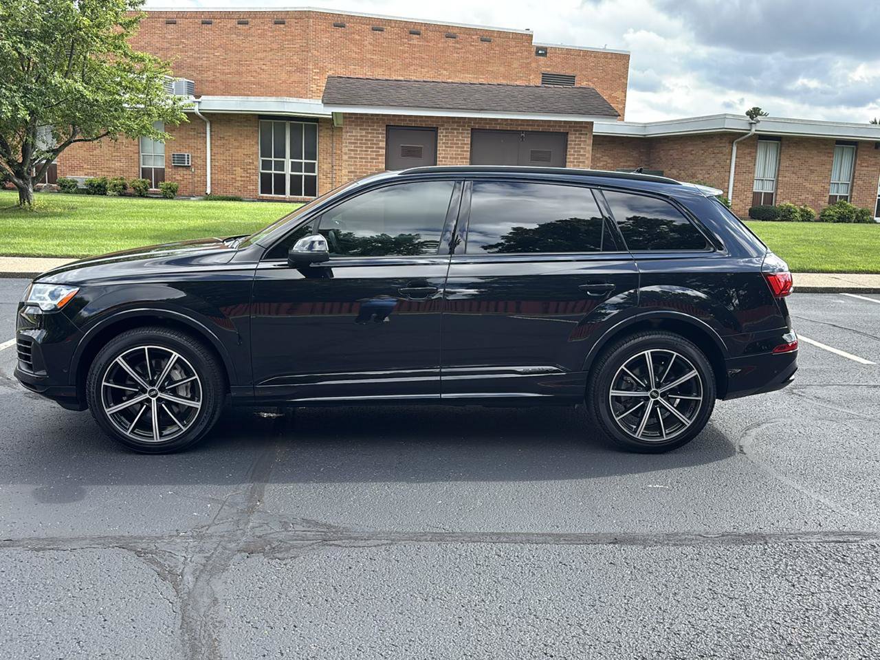 Used 2021 Audi Q7 3.0T Premium Plus w/ Premium Plus Package AWD/4WD image 4