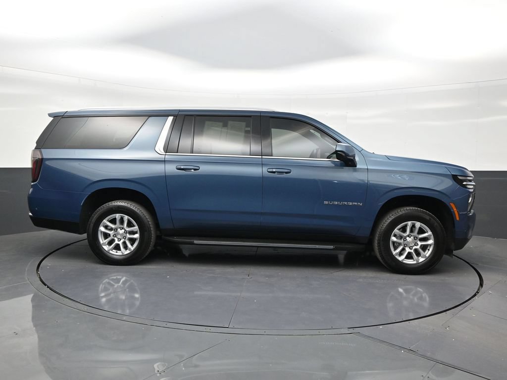 Used 2025 Chevrolet Suburban LS RWD image 6